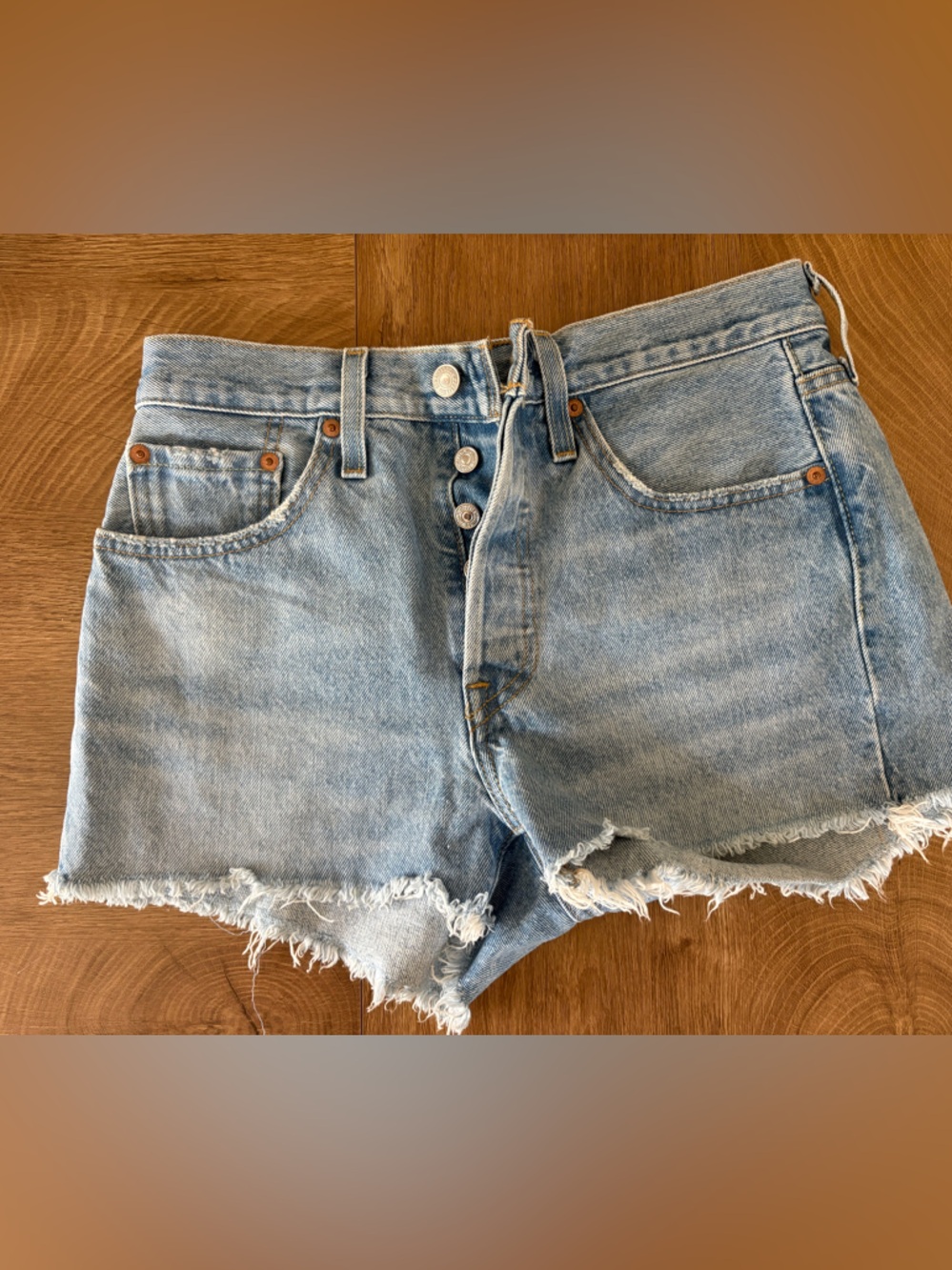Levi’s 501 Original Cut-Off Denim Shorts Light Wash Raw Hem Size 26